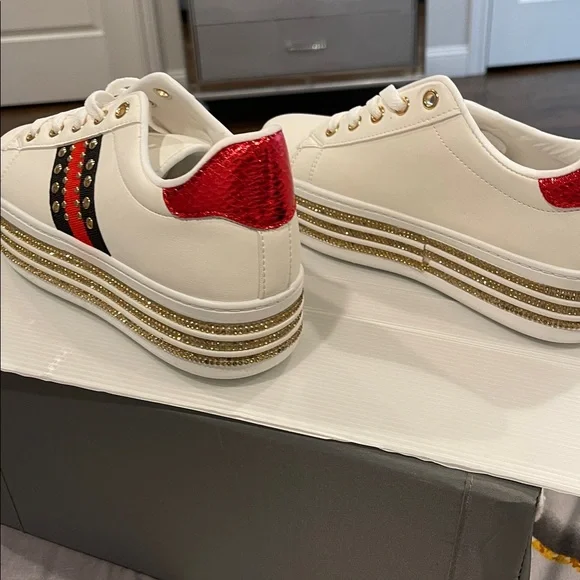 Elegant White and Gold Women's Sneakers - Picture 4 of 7